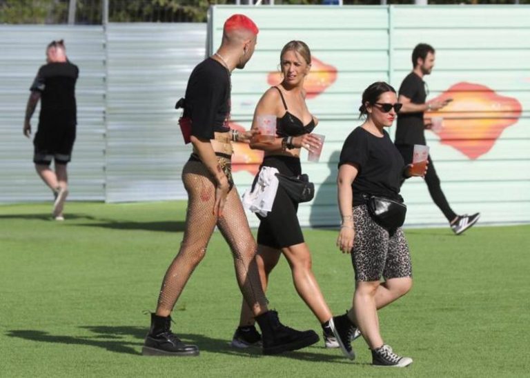 «¿Pero esta gente se cree que esto es Coachella?»