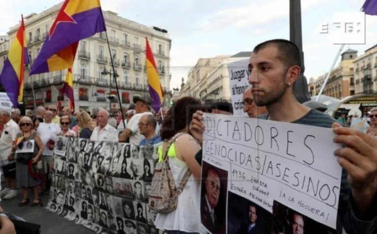 Reclamos por Franco y pitada al PSOE