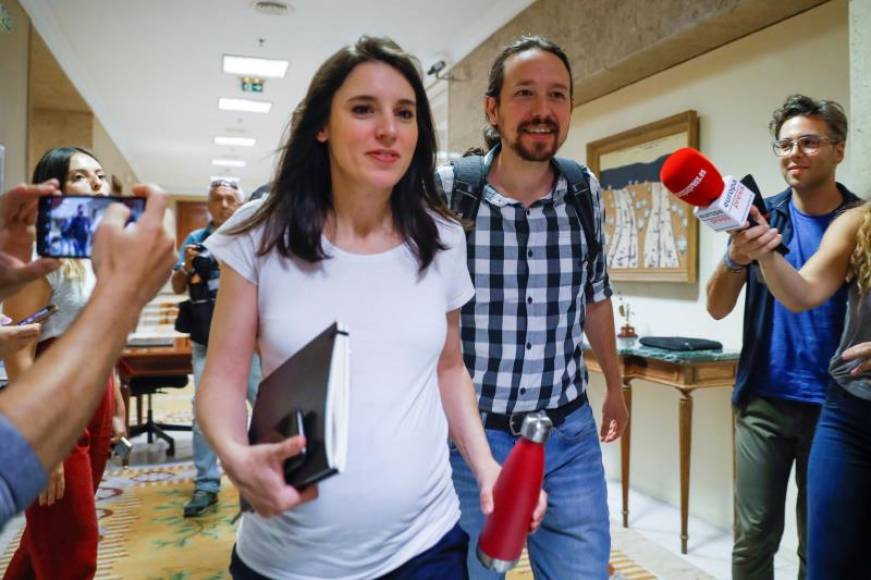 FOTOGRAFÍA. MADRID (ESPAÑA), 20.07.2019. El secretario general de Podemos, Pablo Iglesias (d), y la portavoz de la formación en el Congreso, Irene Montero (i).Efe