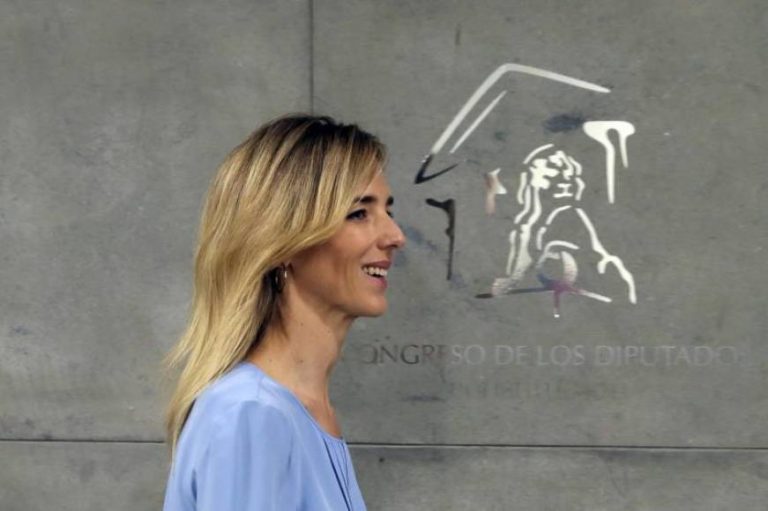 El PSOE «se salta los límites de decencia y moral» y pacta con Bildu en Navarra