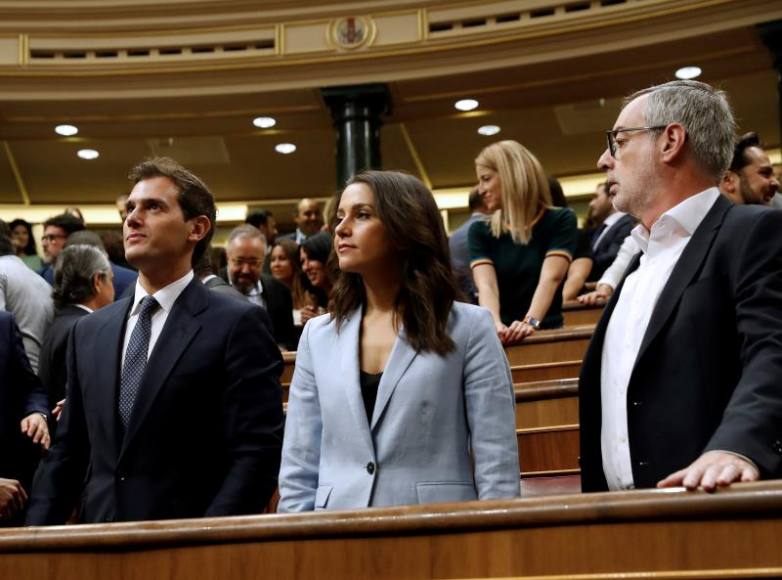 FOTOGRAFÍA. MADRID (ESPAÑA), El líder de Ciudadanos Albert Ribera (i), Inés Arrimadas y José Manuel Villegas, a su llegada al hemiciclo del Congreso. Efe.