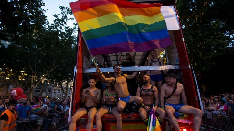 Agresión homófoba múltiple en la playa de Barcelona