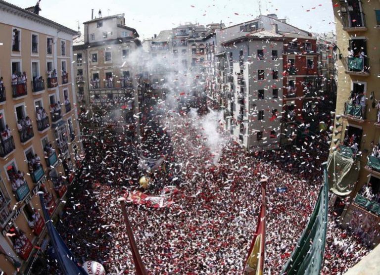 Un chupinazo musical abre en un ambiente festivo los Sanfermines 2019