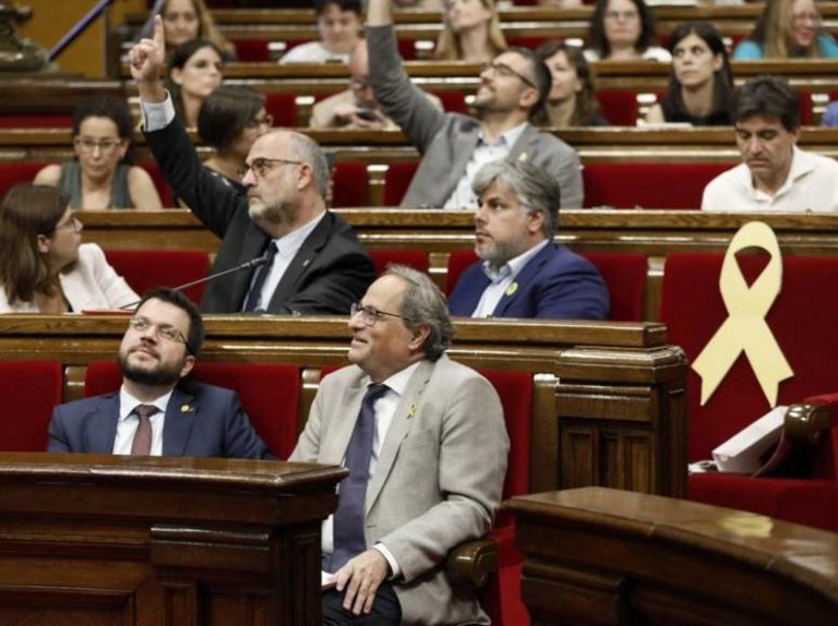Podemos, CUP, ERC, JxCAT aprueban «abolición de la Monarquía» y reprobación del Rey