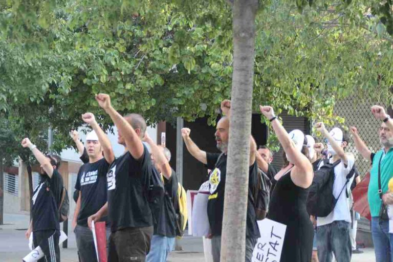 Los CDR claman contra el «crimen del Estado el 17A» y los «asesinos del CNI» en Tarrasa