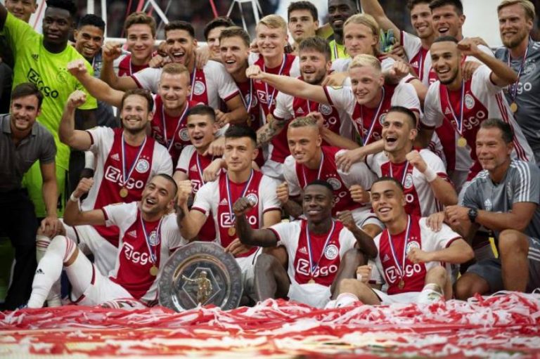 Un renovado Ajax conquista la Supercopa frente a un PSV inferior