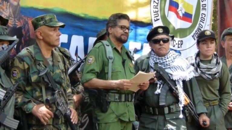 La banda terrorista «FARC» vuelve a las armas ante «traición de Colombia al acuerdo»