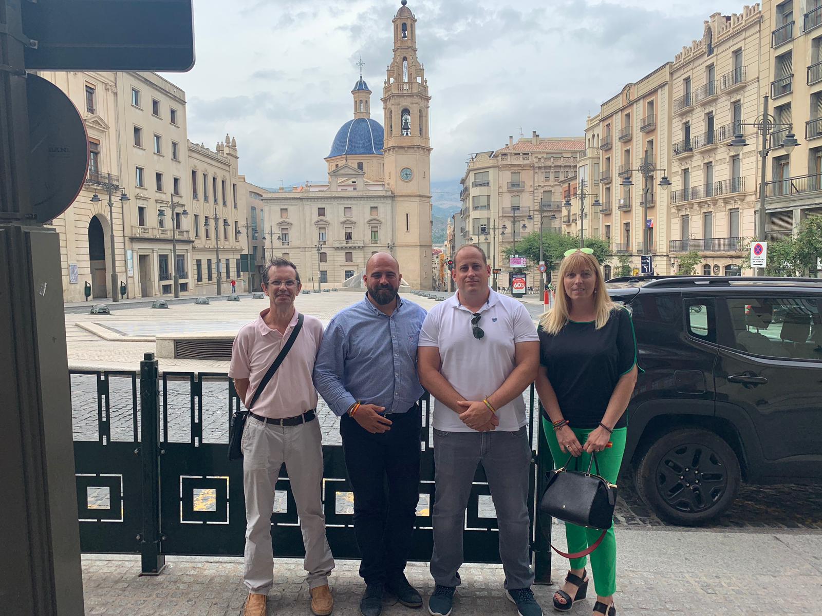 FOTOGRAFÍA. ALCOY (ALICANTE) VALENCIA (ESPAÑA), 27.08.2019. El responsable de las redes sociales de VOX en Alcoy, Carlos García, diputado Vox, David Abad, David García. Ñ Pueblo
