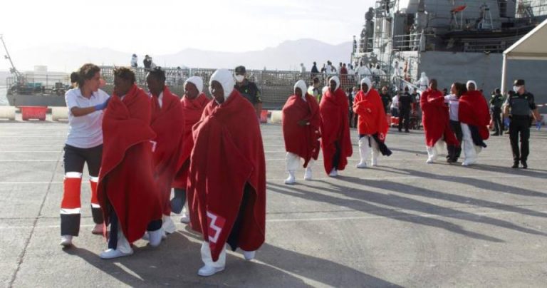 Cae un 40% la llegada de inmigrantes en patera a España