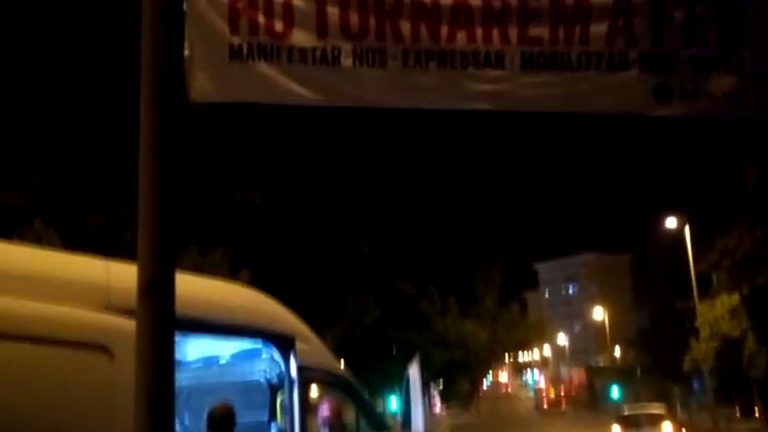 Tensión entre una española y un inmigrante por estar trabajando por el separatismo