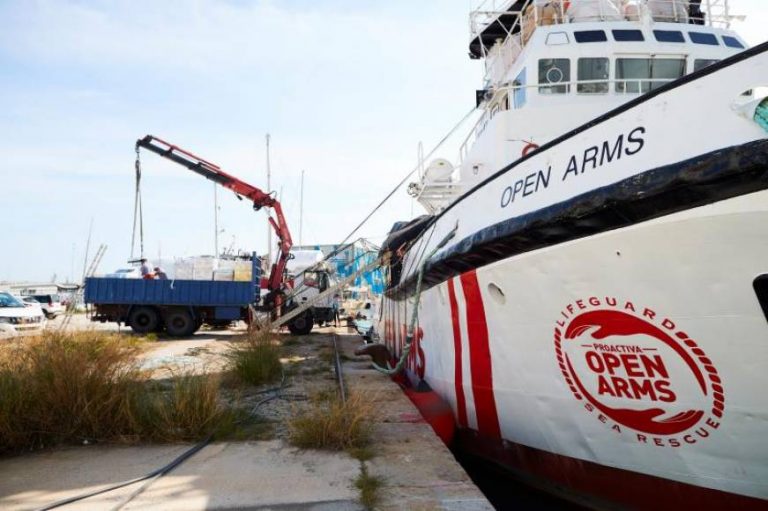 «Open Arms» pide Puerto seguro donde desembarcar a inmigrantes recogido en el mar