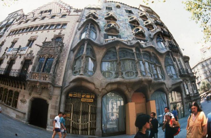 FOTOGRAFÍA. BARCELONA (ESPAÑA), 07.08.2019. Los lectores de la revista Architectural Digest (AD) han elegido la Casa Batlló, de Antoni Gaudí. Efe