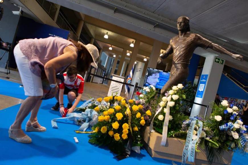 FOTOGRAFÍA. BARCELONA (ESPAÑA), 08.08.2019. Aficionados, socios y simpatizantes del RCD Espanyol de Barcelona, rinden homenaje a Dani Jarque. Efe