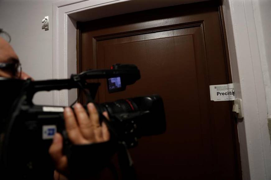 FOTOGRAFÍA. BARCELONA (ESPAÑA), 25.08.2019. Vivienda donde residía un matrimonio de ancianos cuyos cuerpos fueron encontrados sin vida en la noche. Efe