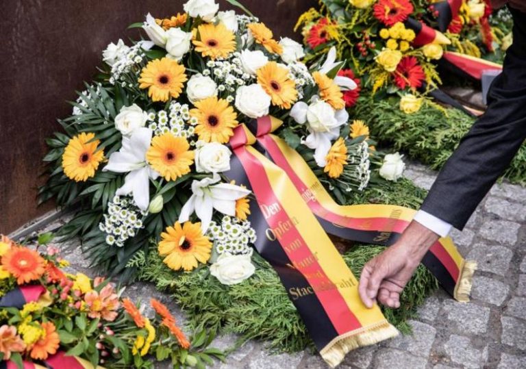 Berlín recuerda la construcción del «Muro comunista», inicio de 10.680 días de división