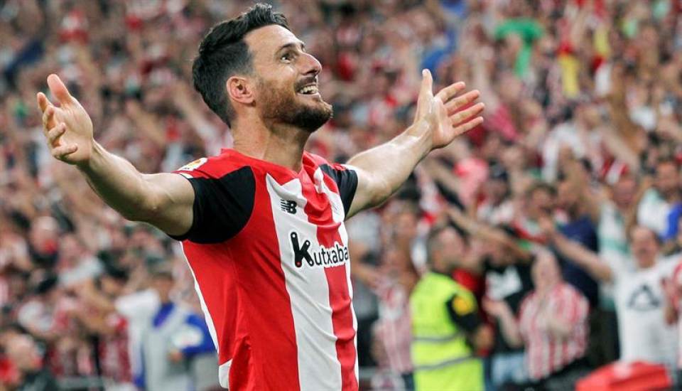 FOTOGRAFÍA. BILBAO 8ESPAÑA), 16.08.2019. El delantero del Athletic Club de Bilbao Aritz Aduriz celebra su gol. Efe