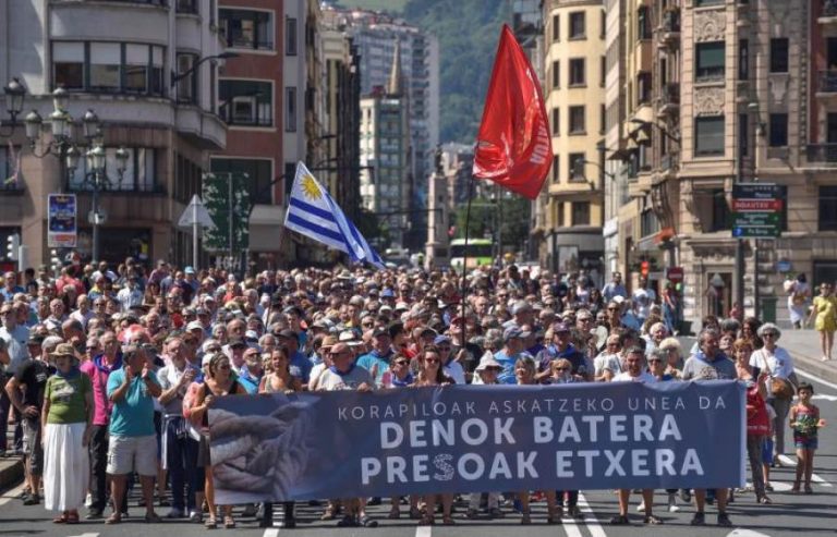 Plataforma «Sare» pide reparar también las víctimas terrorista de ETA