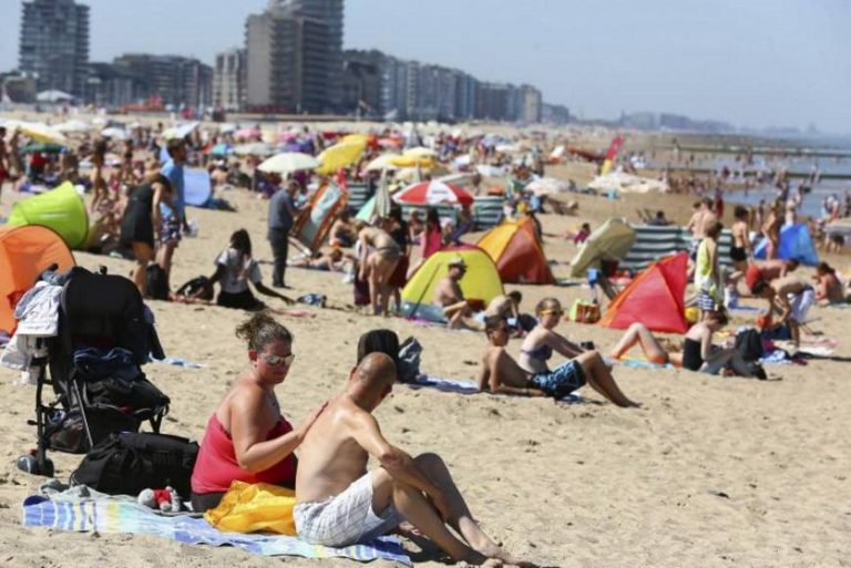 Knokke (Bélgica) pone límites a turistas con un «Dress Code» (código de vestimenta)