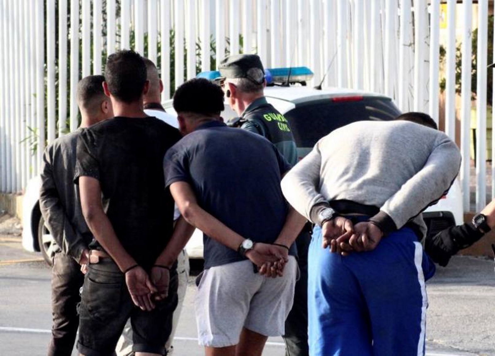 FOTOGRAFÍA. CEUTA (ESPAÑA), 06.08.2019. Más de un centenar agentes de la Policía Nacional, de la Guardia Civil y de la Policía portuaria participan en este operativo. Efe.