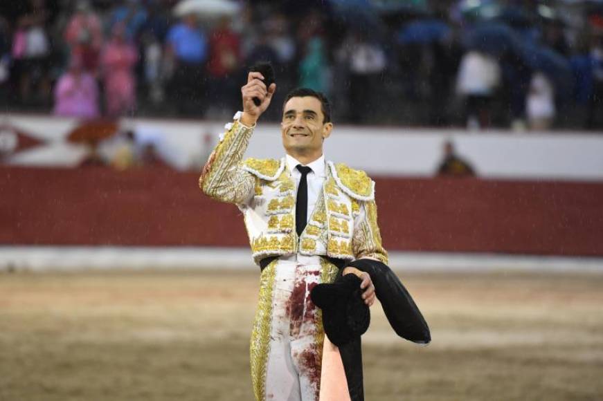 FOTOGRAFÍA. COLMENAR VIEJO (MADRID) ESPAÑA, 26.08.2019. El diestro Paco Ureña cortó hoy lunes una oreja de ley para salvar así, sobre la bocina, Colmenar Viejo,Toro,Corrida. Efe