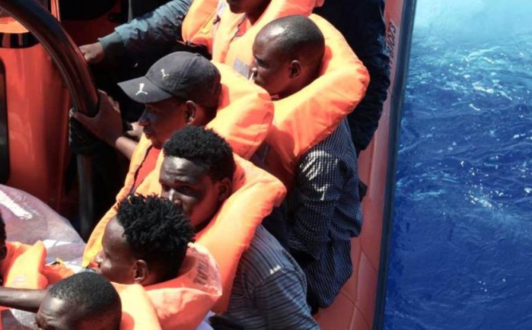 El barco «Ocean Viking» recoge a 81 inmigrantes frente a las costas de Libia