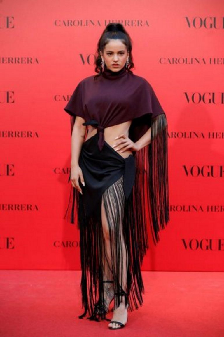 Del vestido de látex al chándal: los conjuntos más impresionantes de Rosalía