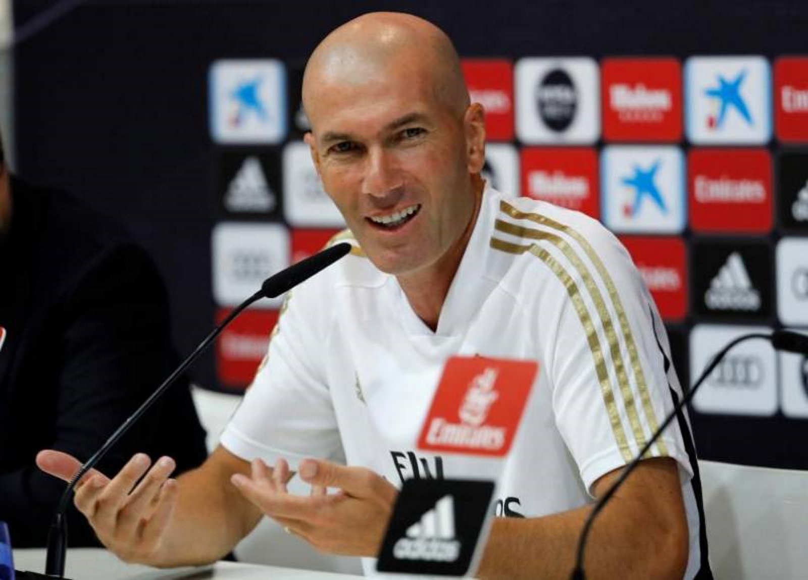 FOTOGRAFÍA. El entrenador del Real Madrid, Zinedine Zidane, durante la rueda de prensa que ha ofrecido tras el entrenamiento del equipo este viernes en Valdebebas. Efe