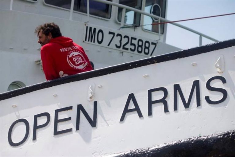 ONG Open Arms acusa a los europeos de «entregar a los inmigrantes a las mafias»