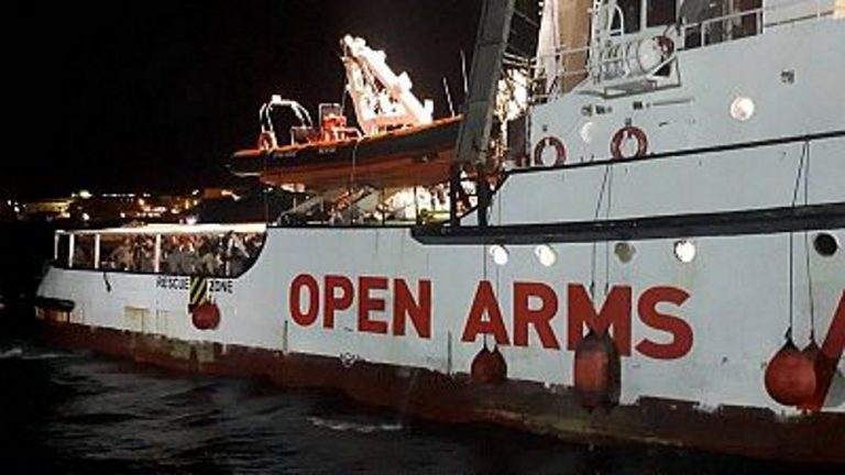Gobierno de Sánchez: «Traeremos a 15 inmigrantes del Open Arms» a España