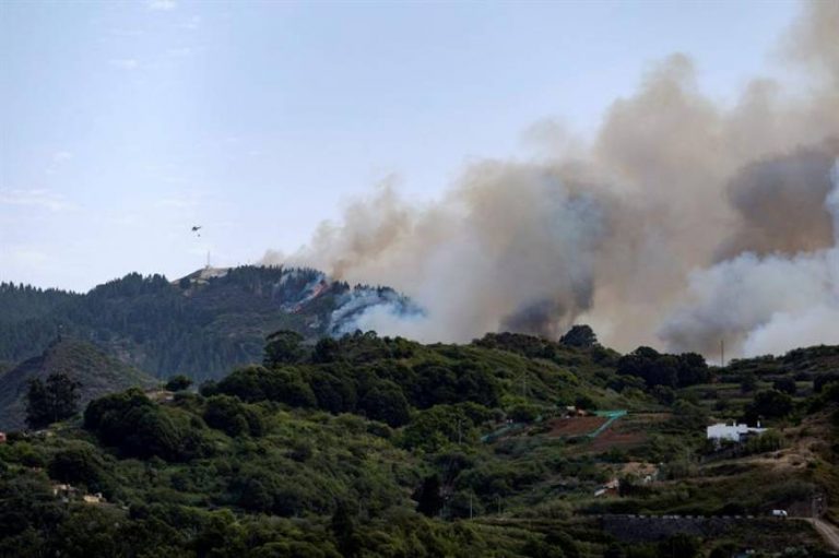 Evacúan varios barrios de Tejeda debido al nuevo incendio en Gran Canaria