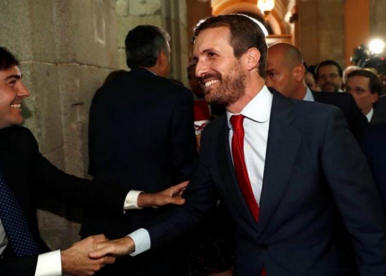 Casado ofrece a Rivera una alianza electoral (PP-Cs) «España Suma» en su reaparición