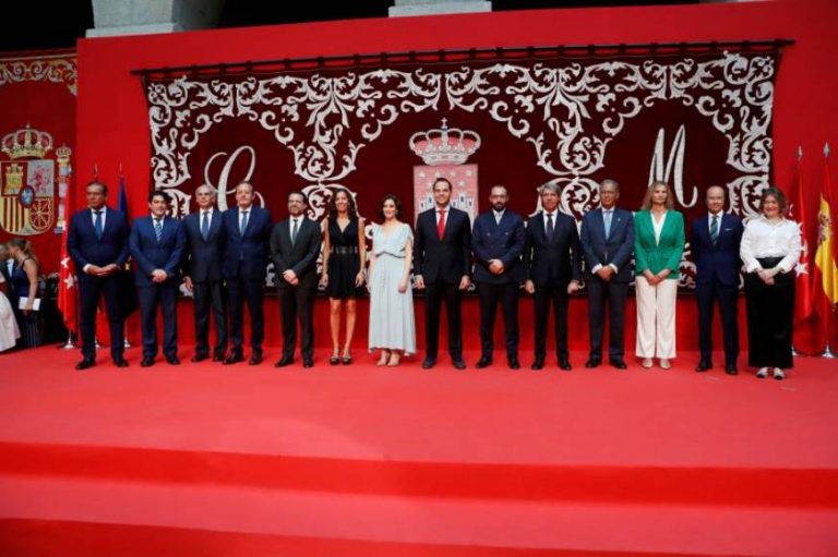 Toma posesión el Gobierno de coalición (PP-Cs) tras la investidura con apoyo de VOX