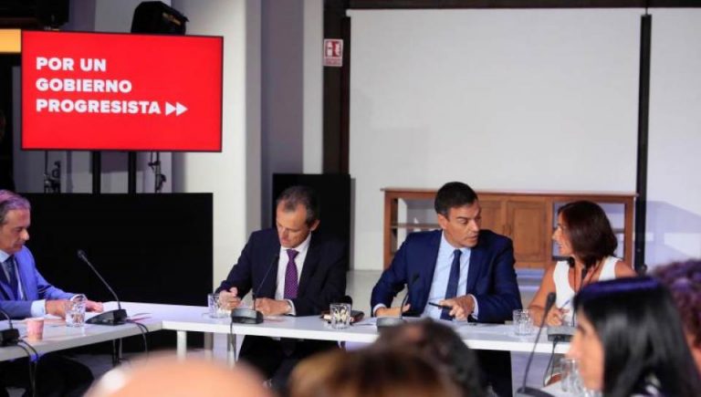 Sánchez quiere controlar las Universidades con nuevo sistema de becas y precios