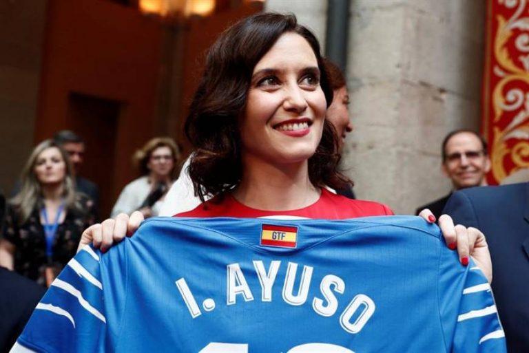 Toma posesión el Gobierno de coalición (Cs-PP) con apoyo de VOX en Madrid