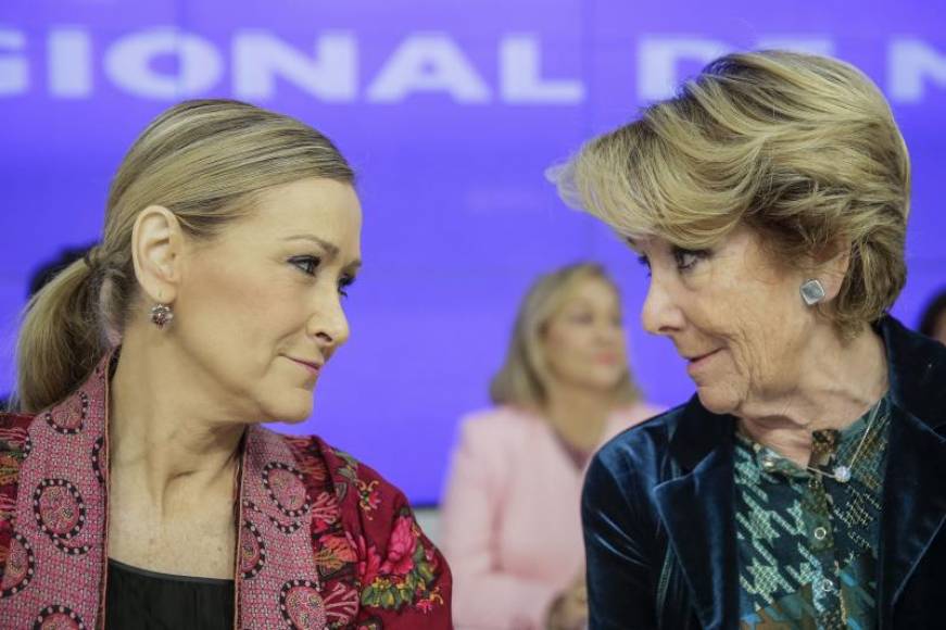 FOTOGRAFÍA. MADRID (ESPAÑA), AÑO 2017. Las expresidentas de la Comunidad de Madrid Esperanza Aguirre (d) y Cristina Cifuentes. Efe.