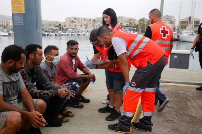La población de España aumenta en 392.921 por la llegada de 395.168 inmigrantes, total inmigrantes 5.235.375