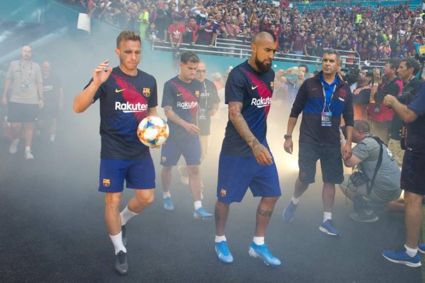 FOTOGRAFÍA. MIAMI (EEUU), 08.08.2019. Jugadores del Barcelona español fueron registrados este miércoles al salir a la cancha del Hard Rock Stadiumm. Efe.