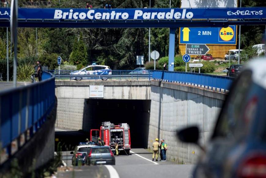 FOTOGRAFÍA. ORENSA (ESPAÑA), 05.08.2019. Efectivos de emergencias acuden al lugar donde dos personas, madre e hijo de 70 y 27 años. Efe