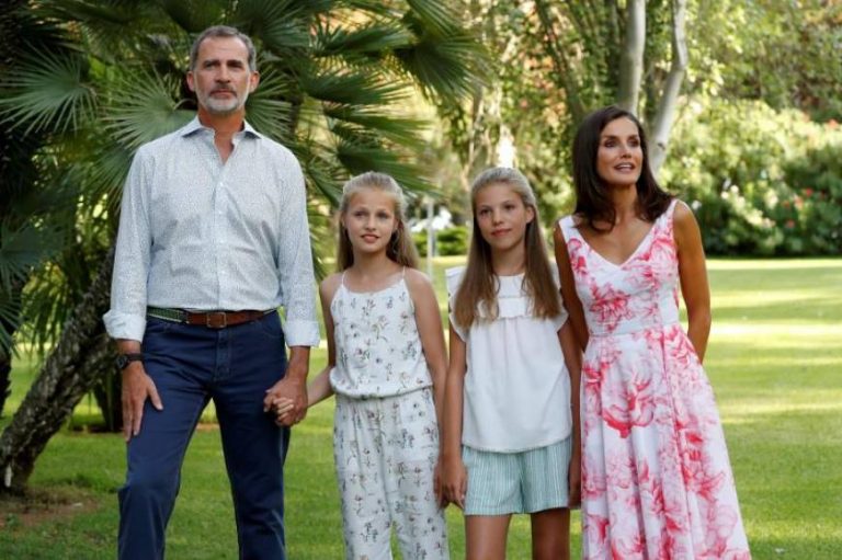 El rey: «Lo mejor es encontrar una solución antes de ir a otras elecciones»