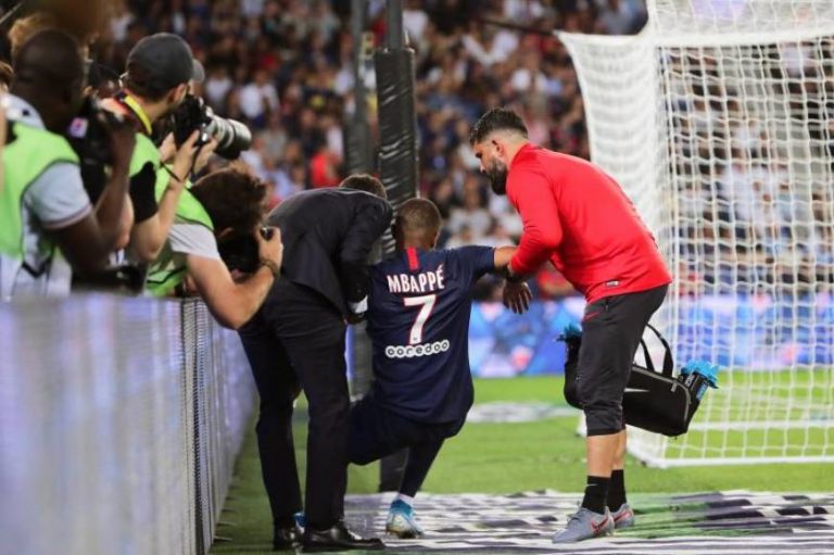 Mbappé estará un mes de baja