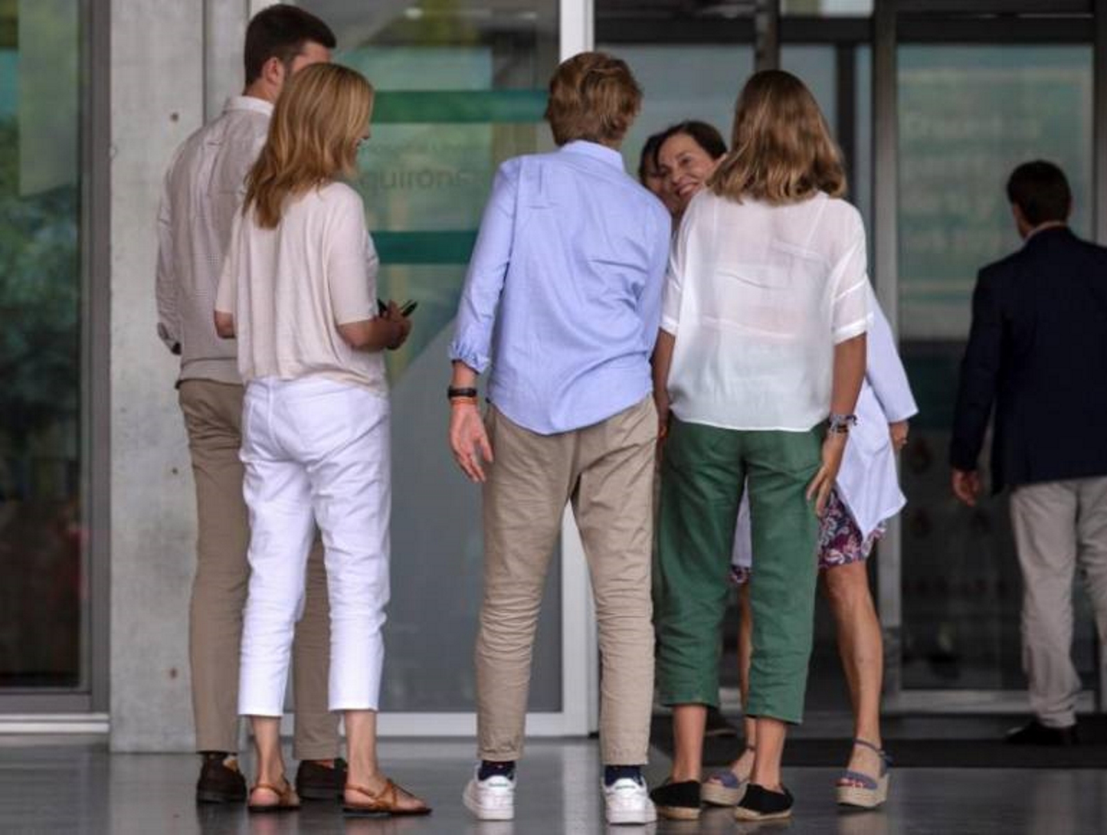 FOTOGRAFÍA. PAZUELO DE ALARCÓN (ESPAÑA), 26.08.2019. La infanta Cristina y tres de sus hijos han acudido esta tarde a visitar al rey Juan Carlos al hospital Quirón Salud Madrid. Efe