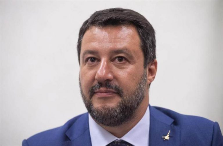 Italia prohibe entrar en sus aguas al buque «Eleonore» con 100 inmigrantes a bordo