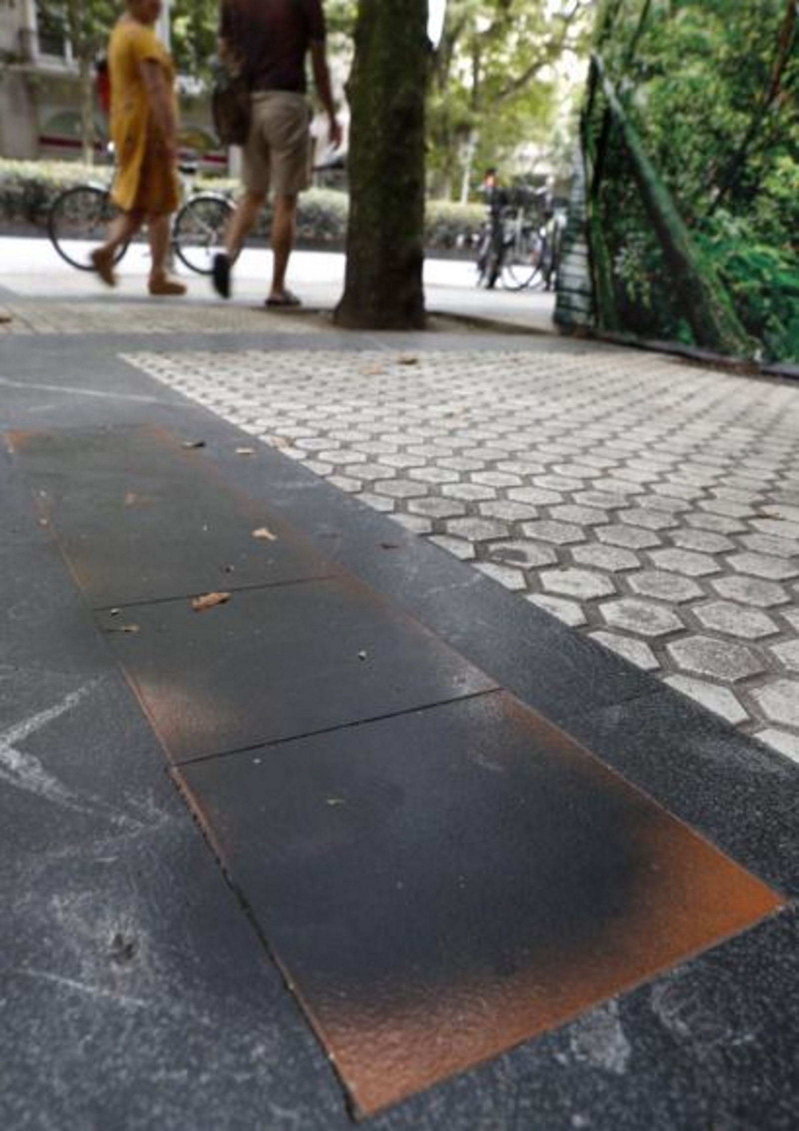 FOTOGRAFÍA. SAN SEBASTIÁN (ESPAÑA), 09.09.2019. Estado en el que han aparecido las primeras placas que el Ayuntamiento de San Sebastián. Efe.