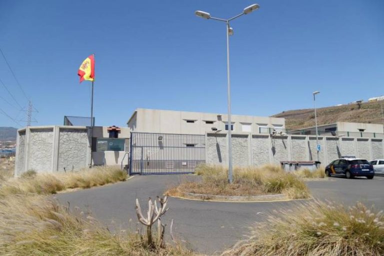Continúa la búsqueda de los inmigrantes fugados del CIE en Tenerife