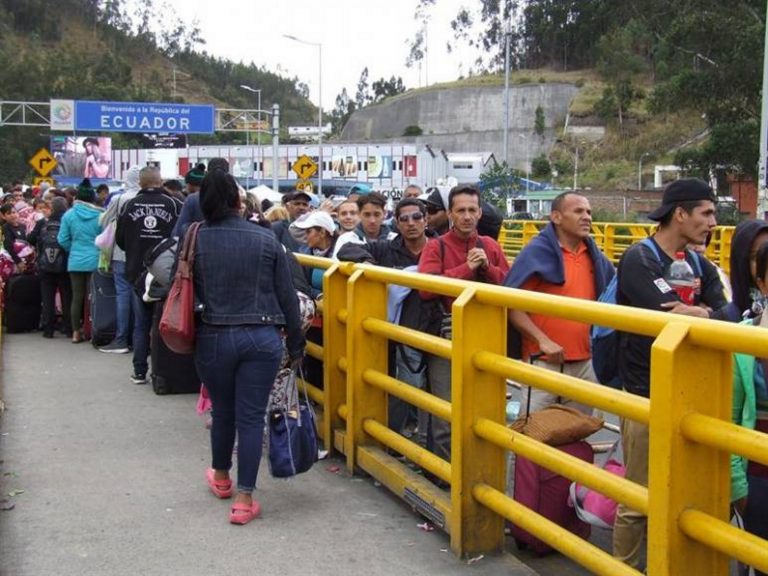 Cerca de 10.000 venezolanos tratarán de cruzar a Ecuador antes de que exijan visa