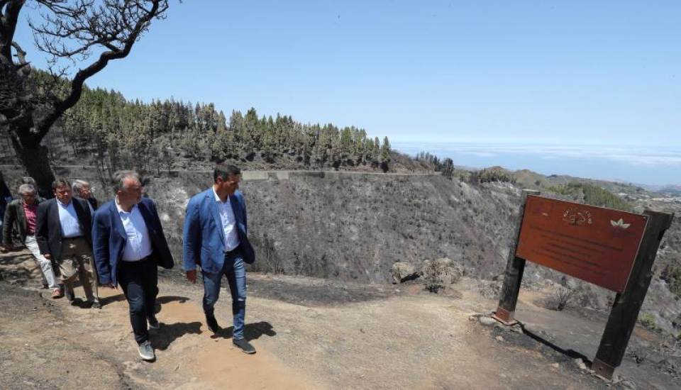 FOTOGRAFÍA. VALLESECO (GRAN CANARIA (ESPAÑA), 20.08.2019. El presidente del Gobierno, Pedro Sánchez (d) y el presidente del Gobierno de Canarias, Angel Víctor Torres. Efe