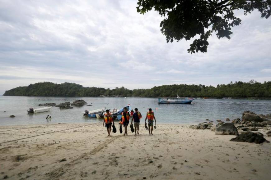 FOTOGRAFÍA. WEH (INDONESIA), 01.08.2015. Vista general de una playa de la isla de Weh (Indonesia), muere el turista español, Francisco Javier García. Efe