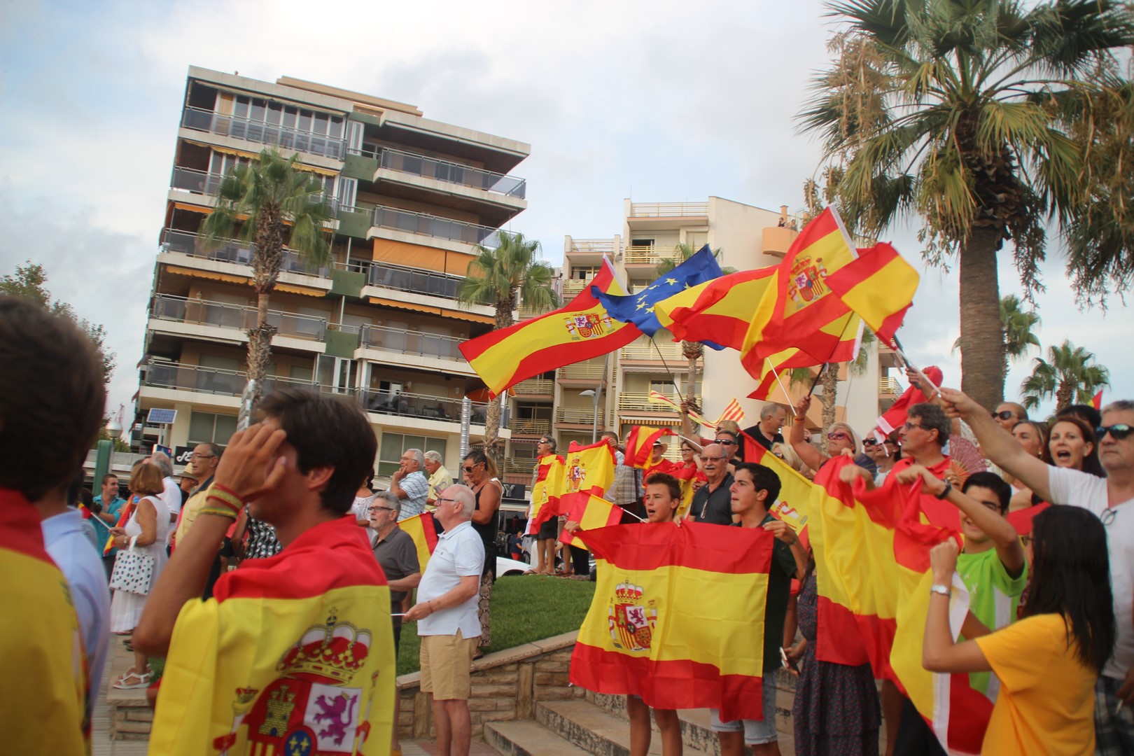 SALOU (TARRAGONA) ESPAÑA, 18.08.2019. Salou, junto a VOX, clama con las «mentiras del separatismo». Ñ Pueblo (73)