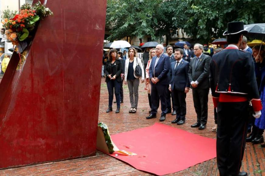 FOTOGRAFÍA. BARCELONA (ESPAÑA), 10.09.2019. El presidente Torra y Pere Aragonès. Fossar de les Moreres, Políticos traidores, Mossos represores. Efe