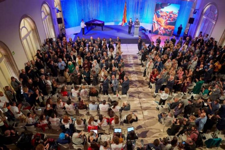 Open Arms, «Medalla de Honor del Parlament» e invitado de honor del separatismo